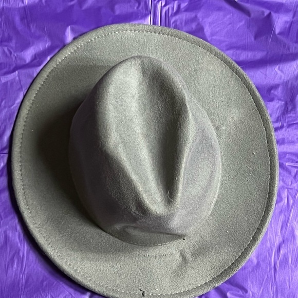 Grey stylish hat - Picture 2 of 2